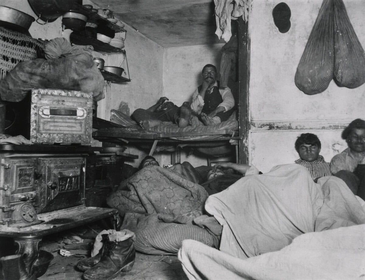 Overvol straatappartement 1888
