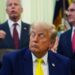 Trump vermoeid tijdens persconferentie