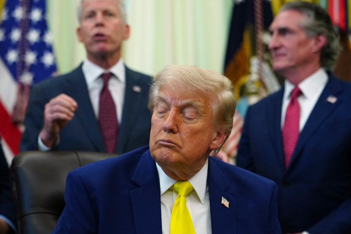 Trump vermoeid tijdens persconferentie