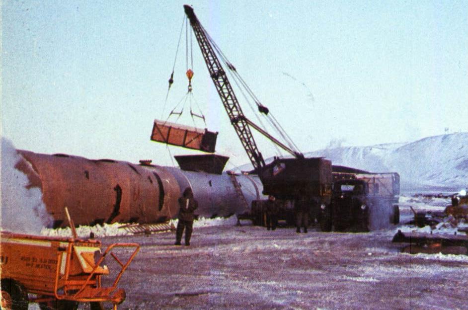 Vervuild ijs wordt opgeruimd, 1968.