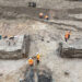Archeologen leggen de fundering van een Romeins badhuis bloot in Nijmegen, 2026.