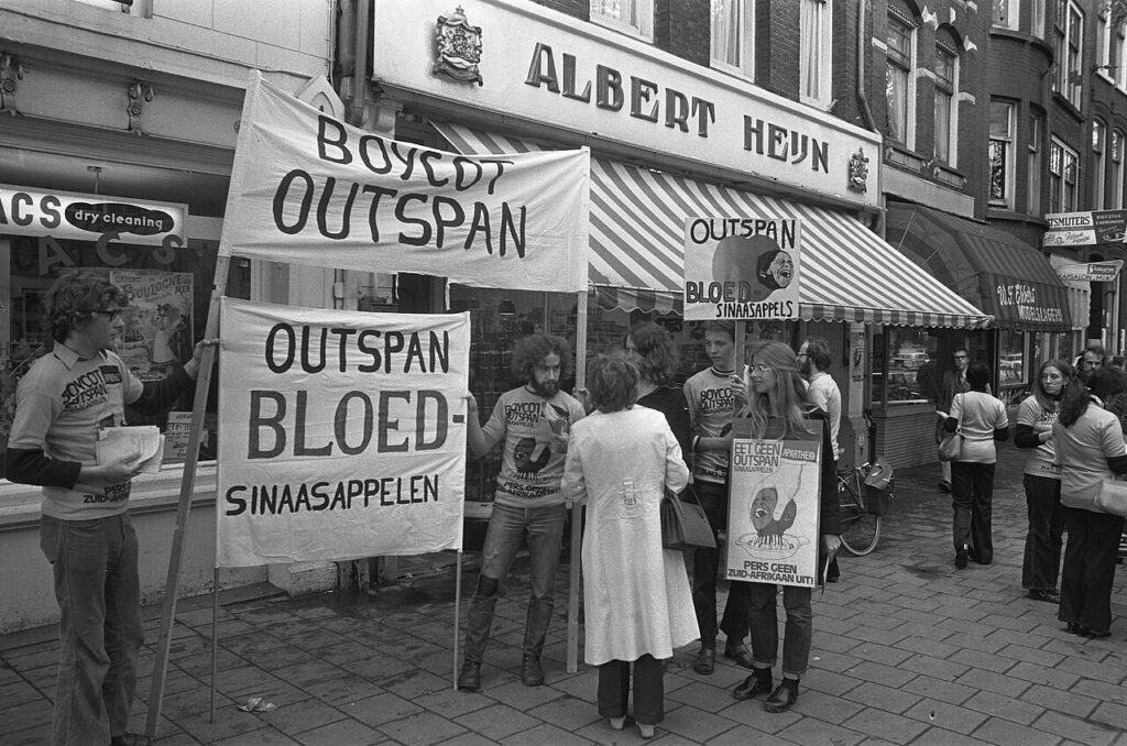 Boycot Zuid-Afrikaanse sinaasappelen bij Albert Heijn, 1973.