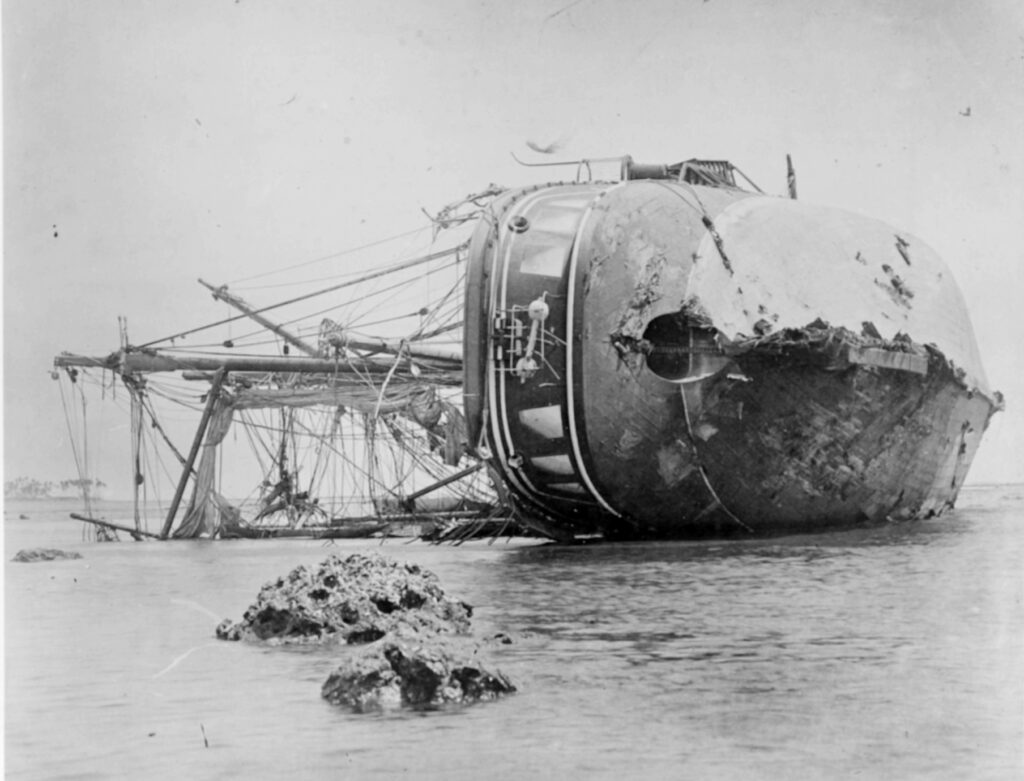 Door de hevige storm kapseist de Duitse kanonneerboot Adler, 1899.