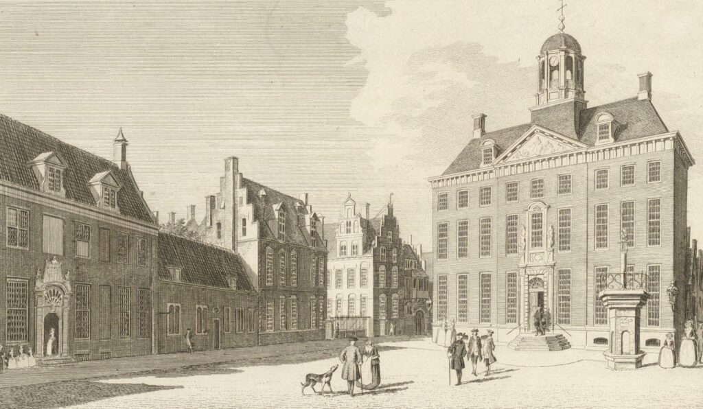 Het Raadhuisplein in Leeuwarden met v.l.n.r. het burgerweeshuis, het stadhouderlijk hof en het stadhuis. Door Abraham Jacobsz. Hulk, 1785.