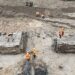 Archeologen leggen de fundering van een Romeins badhuis bloot in Nijmegen, 2026.