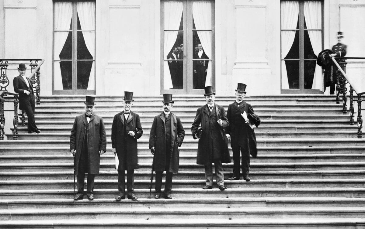 Deelnemers aan de vredesconferentie van 1899.