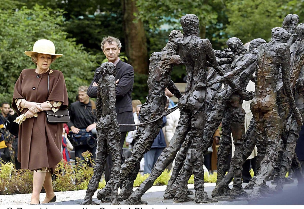 Beatrix wilde geen krans leggen bij het Slavernijmonument