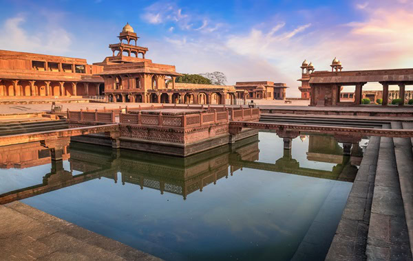 Akbar liet het paleis van Fatehpur Sikri bouwen.