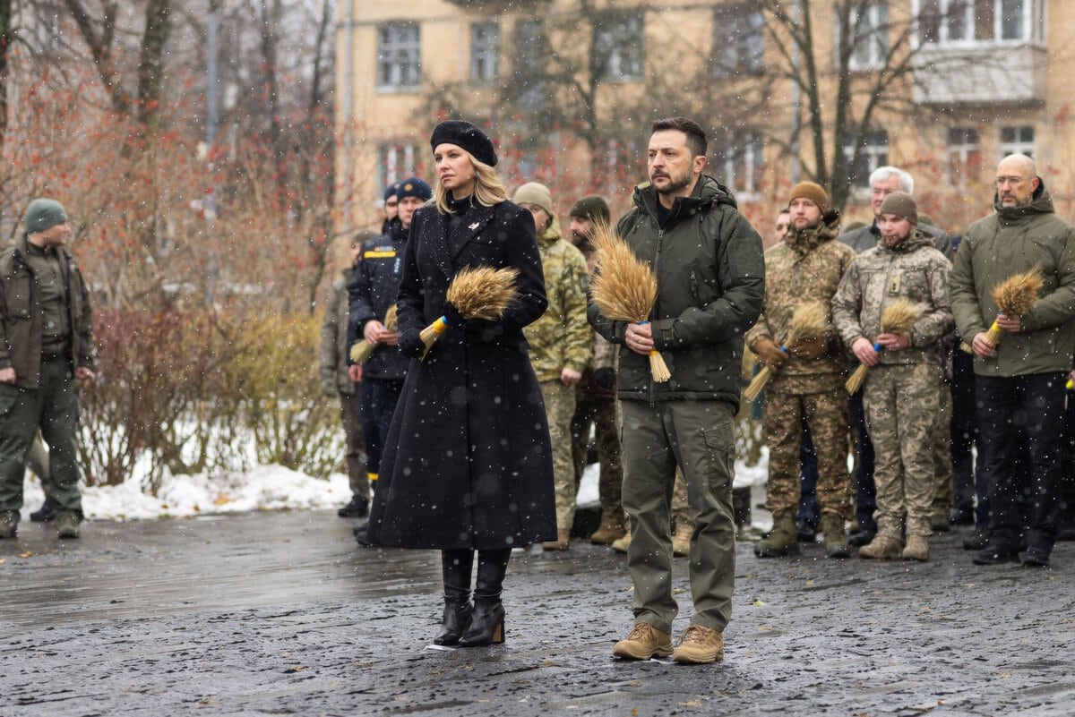 Volodymyr Zelensky en zijn vrouw Olena Zelenska bij de Holodomor-herdenking in Kyiv, 23 november 2024.